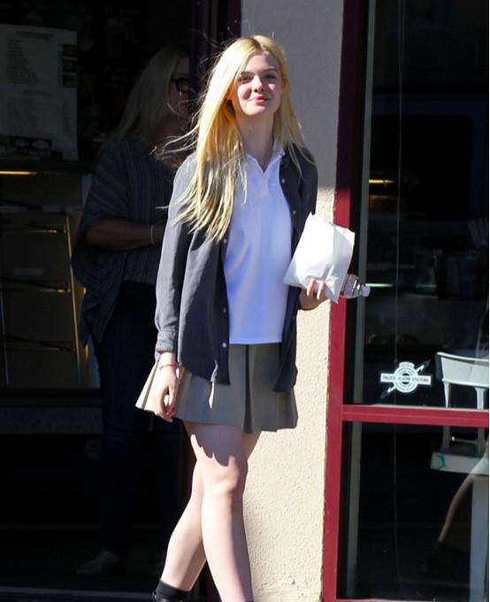 Polo衫太老气？看景甜、Gigi、娜比怎么穿出彩！