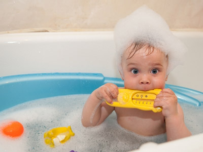 给宝宝洗澡要不要关门关窗,宝宝洗澡可以洗手吗