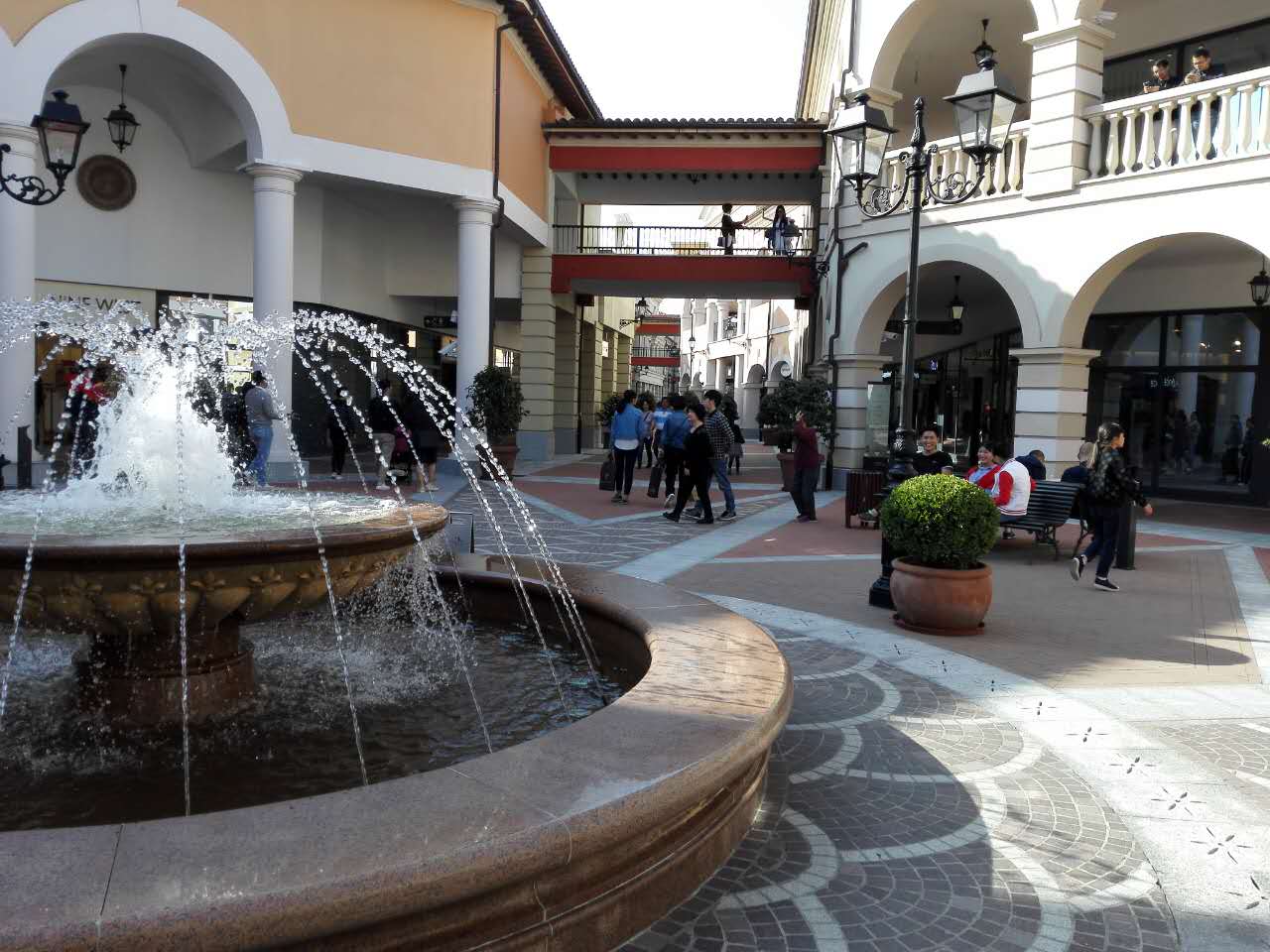 你还在找人名品代购?out了,隐藏在浦东乡村中的购物天堂