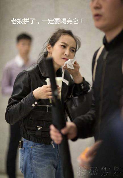 有一种惊艳叫宋茜的机场照,宋茜全黑造型酷帅亮相机场