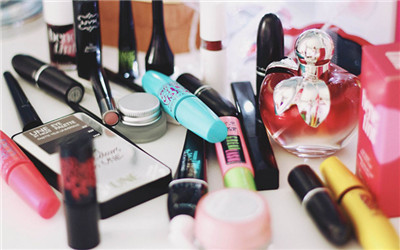 关于化妆品成分的视频,关于化妆品与经营视频