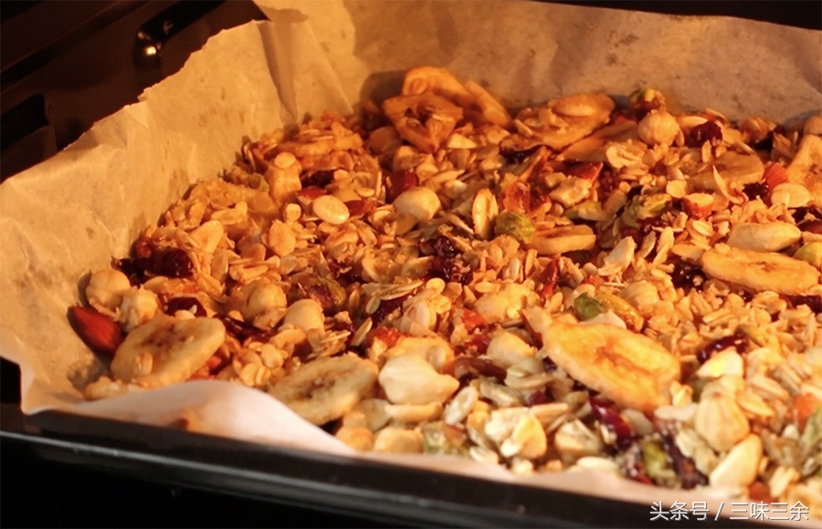 学做枫糖核桃面包,怎么烤坚果谷物麦片