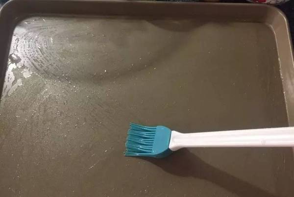 正宗广东肠粉做法和配料视频教程,广东两块钱一份的肠粉怎么做的