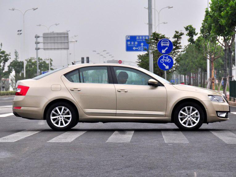 斯柯达明锐2009款1.4tsi双离合,斯柯达新明锐三厢车
