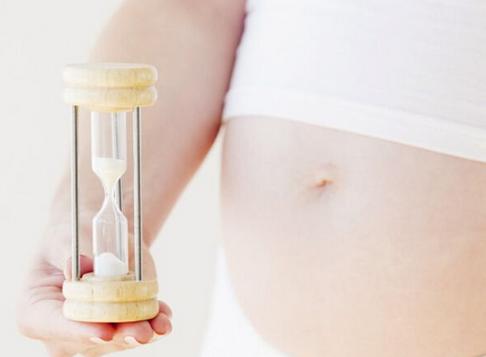 45岁高龄孕妇怀孕初期如何保胎,孕妇保胎期间工资怎么算