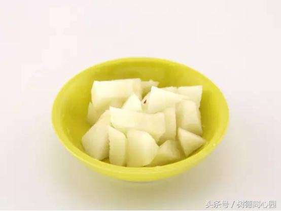 红枣梨子米糊图片,红枣梨子小米糊一岁辅食