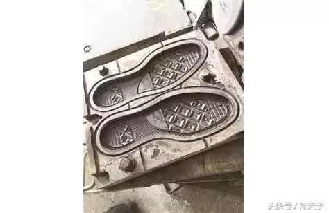 扎心了老铁!正品代购的鞋子居然是假货!