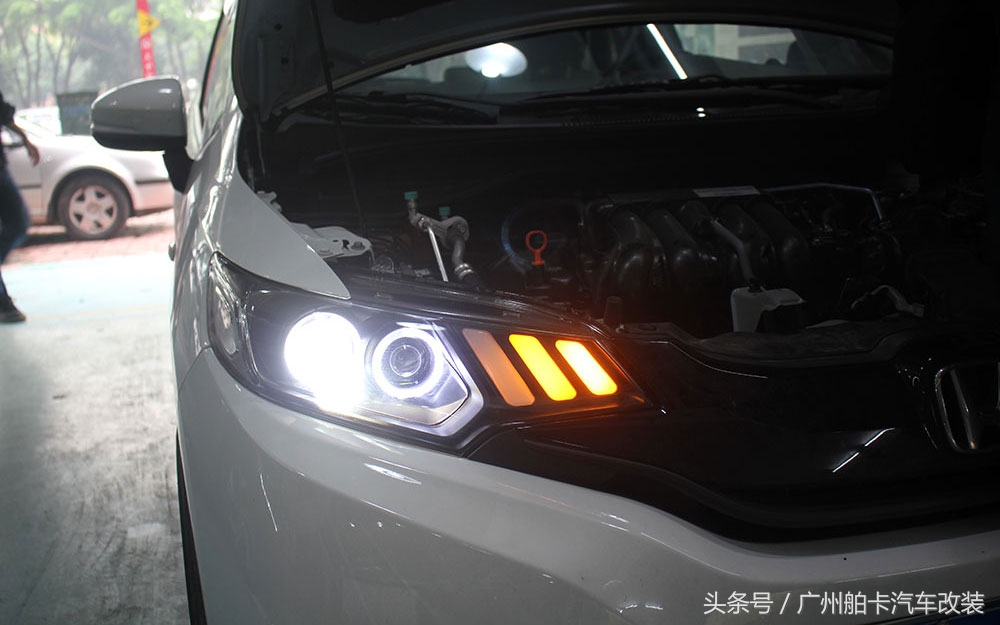 飞度gk5更换大灯灯泡教程,三代飞度gk5改装后视镜