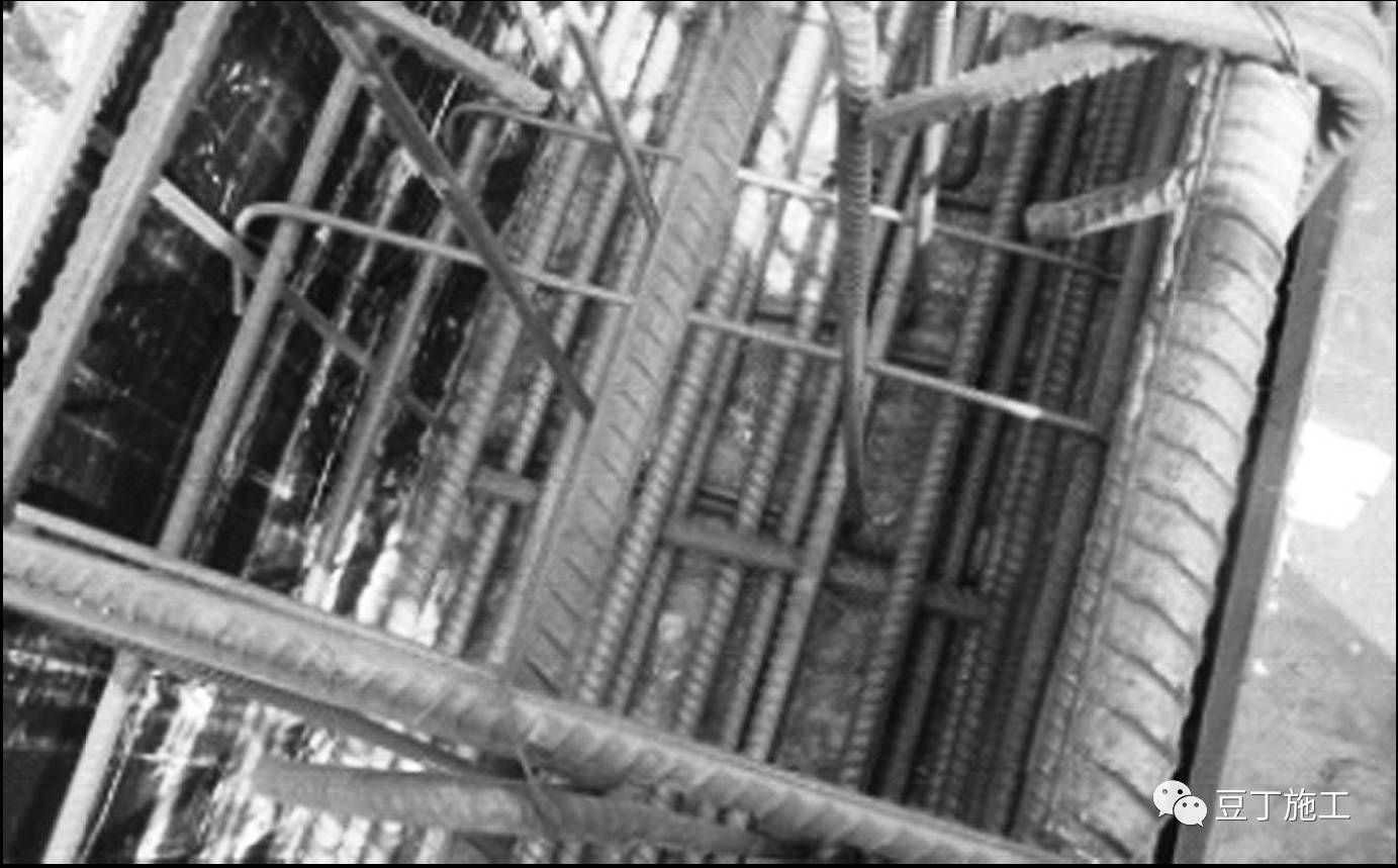 框架梁底筋与二排钢筋间距,梁底二排筋间距怎么控制