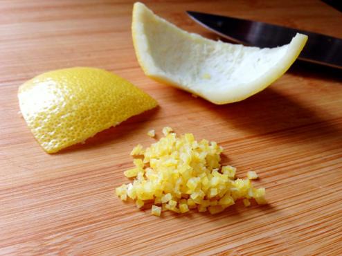 鸡蛋清敷脸收缩毛孔的正确方法,毛孔收缩精华正确使用方法