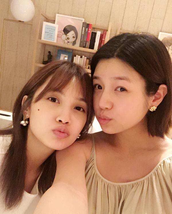 佟丽娅和董璇合照穿的小香风,佟丽娅和董璇撞衫