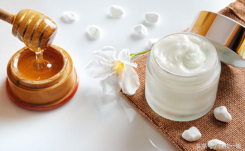 蜂蜜保湿的最佳方法,蜂蜜护肤的正确方法