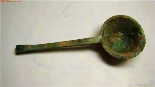 青铜器上的假锈如何鉴别,碱水能鉴别青铜器的锈的真假吗