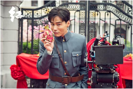 青春热血剧《红》开机看“更年期正太”程皓枫演绎有勇有谋真英雄