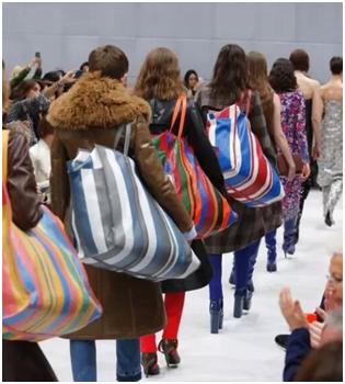 花一万块钱买个包,花一万买个小包