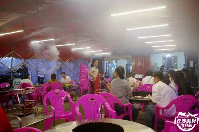 各种特色烧烤欢迎大家都来品尝,最好吃人气最高的烧烤