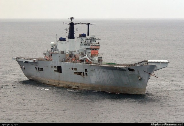 外媒称中国海军双航母为海上长城，弱小时期却只能眼馋外国航母