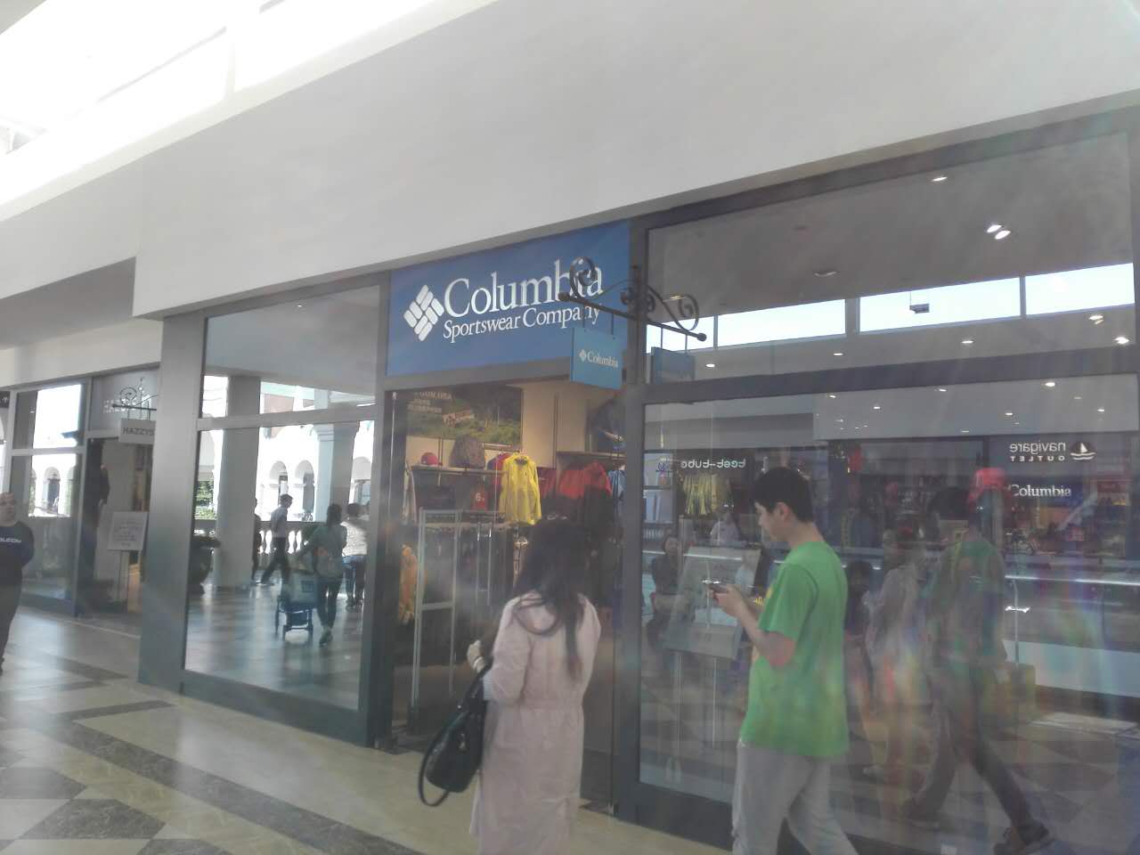 你还在找人名品代购?out了,隐藏在浦东乡村中的购物天堂