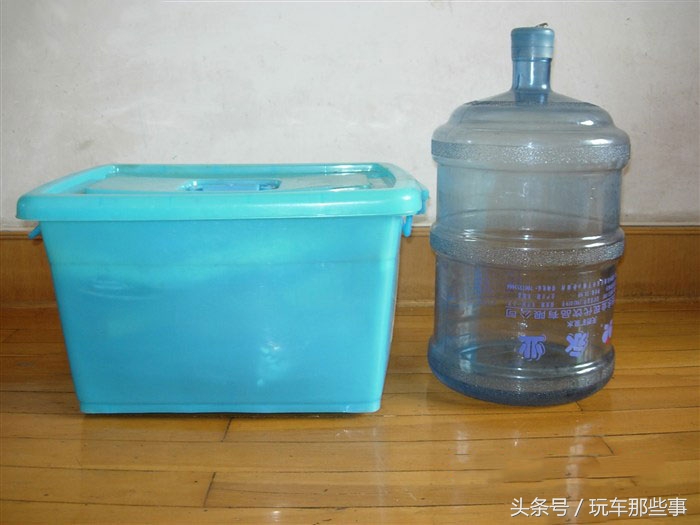 50后老夫妻自改房车,60岁夫妻自改床车自驾游