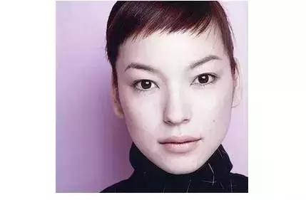 草间弥生跨界玩室内设计,你敢住进这样扎眼的房间吗?!