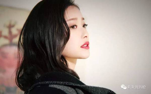 玻璃唇怎么涂才好看,今年流行的玻璃唇