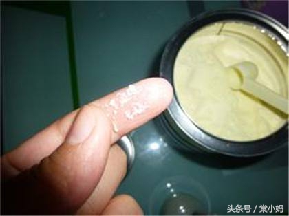 买到假奶粉怎么鉴定,我怀疑我买的奶粉是假的怎么检测