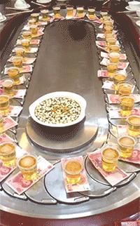 新娘心真大，这是打完游戏再回去拜堂的节奏啊