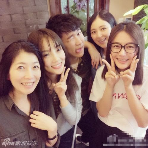 佟丽娅和董璇合照穿的小香风,佟丽娅和董璇撞衫