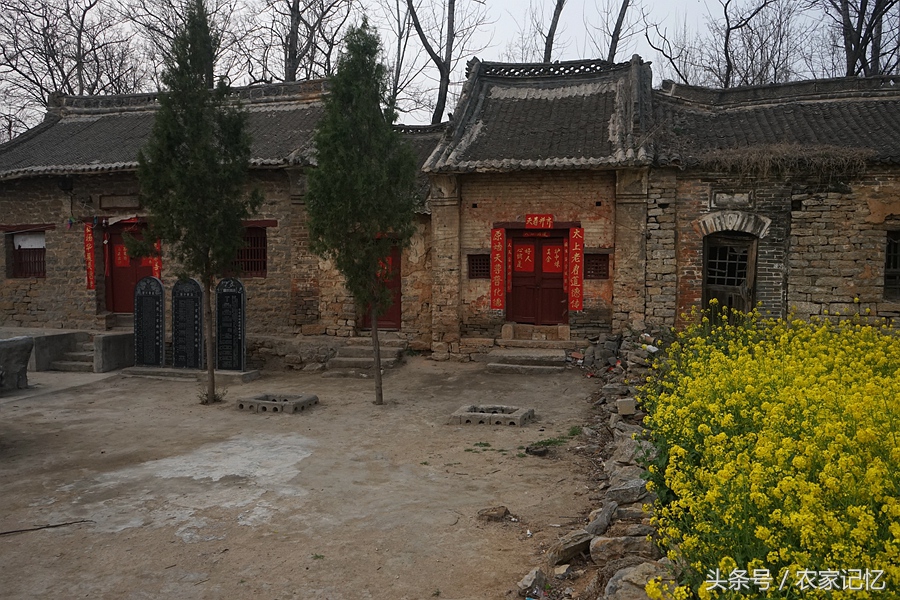 鲁山有个古村落,农村小学建支足球队,还挺像样