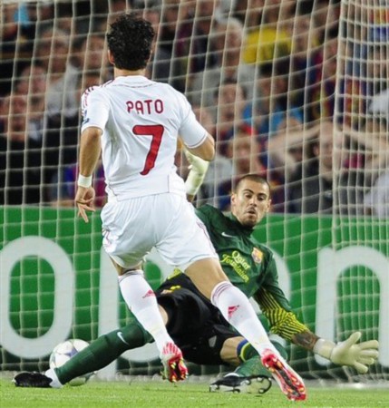 天下足球国际米兰三冠王纪录片,天下足球米兰卡卡