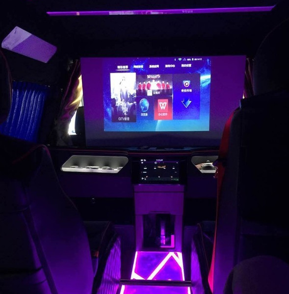 900万越野怪物车标是个Z,架机枪敢上战场,车里居然有个酒吧