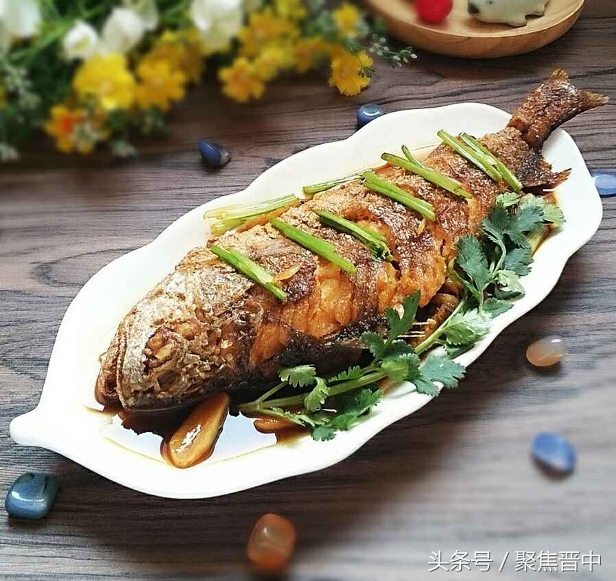 煎鱼不粘锅烧鱼不碎的秘诀是什么,煎鱼不粘锅不碎的技巧窍门