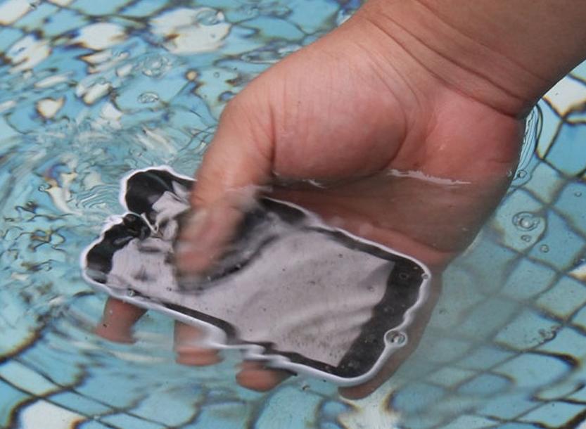 摩托罗拉三星索尼智能手机选哪个,摩托罗拉第一款三防手机