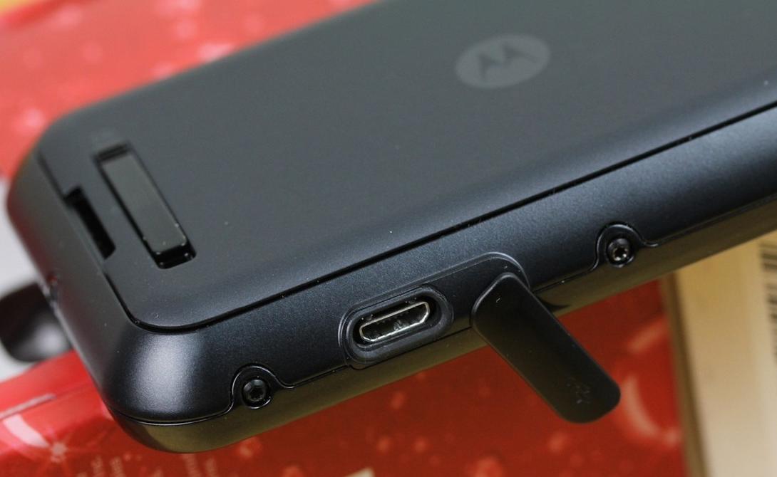 摩托罗拉三星索尼智能手机选哪个,摩托罗拉第一款三防手机