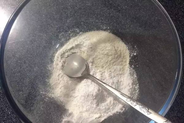 正宗广东肠粉做法和配料视频教程,广东两块钱一份的肠粉怎么做的