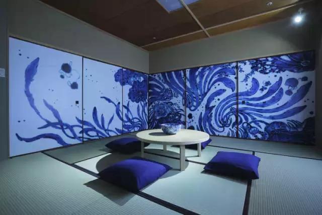 草间弥生跨界玩室内设计,你敢住进这样扎眼的房间吗?!