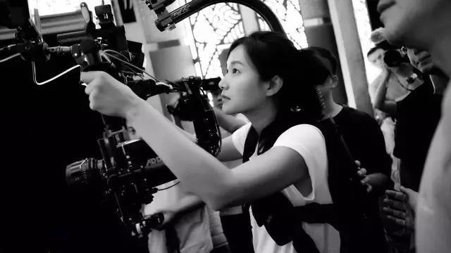 一个女人,看《绑架者》看什么