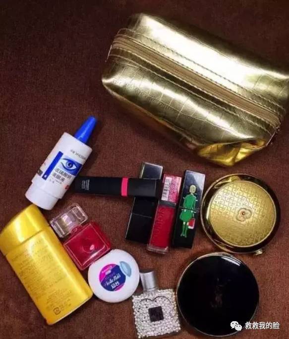 玻璃唇怎么涂才好看,今年流行的玻璃唇