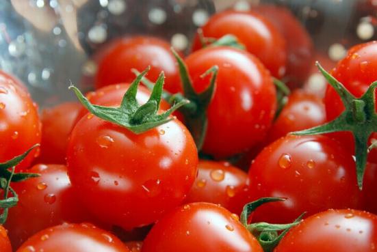 鸡蛋清敷脸收缩毛孔的正确方法,毛孔收缩精华正确使用方法