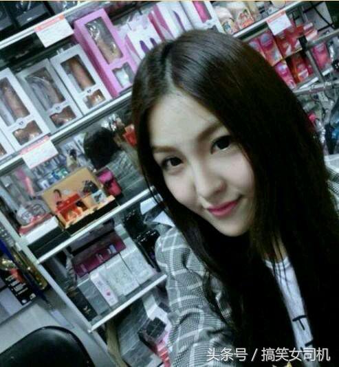 新娘心真大，这是打完游戏再回去拜堂的节奏啊