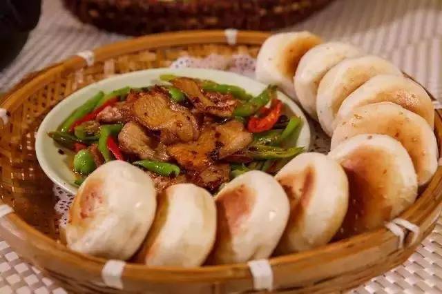 什么！我没听错吧！1元就能吃到招牌菜！这家人家的生日宴也太豪气了吧！