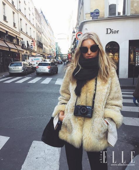 你爱在朋友圈晒包包和自拍,原来女明星也爱干这个,还更牛!