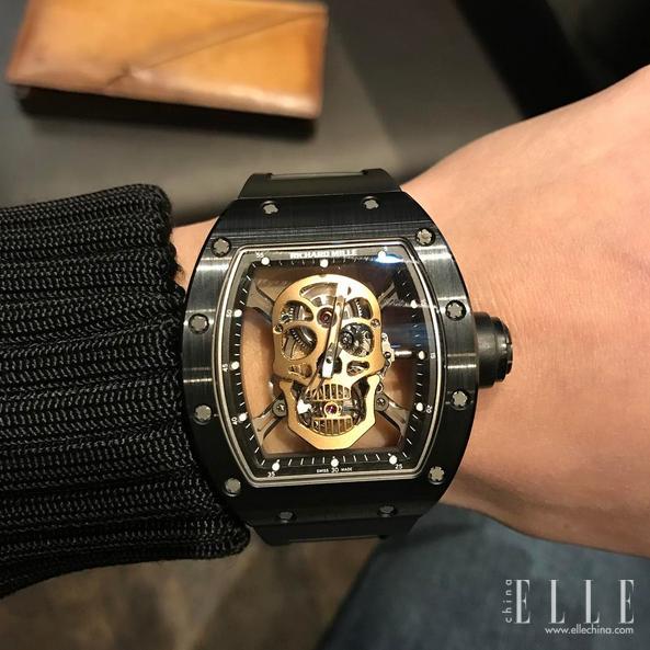 你爱在朋友圈晒包包和自拍,原来女明星也爱干这个,还更牛!