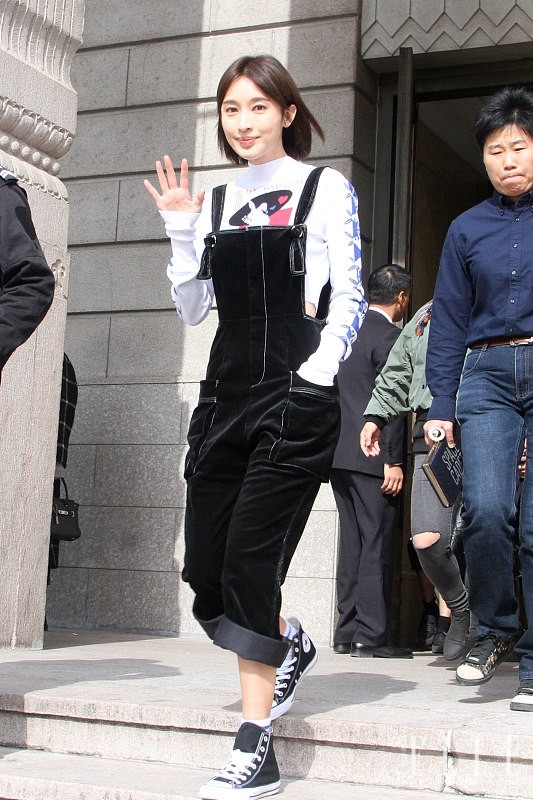 一双帆布鞋300多,3000一双帆布鞋