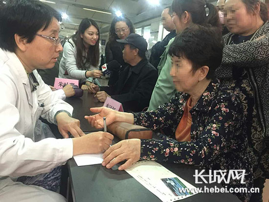 唐山市中医医院举办中医养生义诊咨询活动