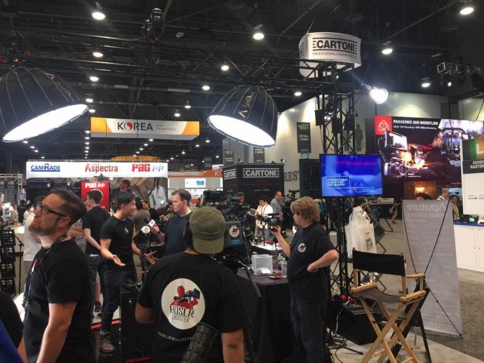 众媒体,各大媒体争相报道场面