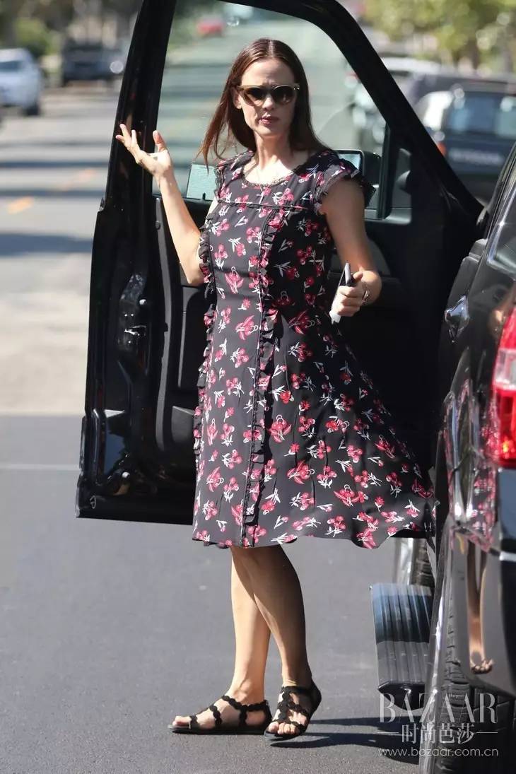 复古印花连衣裙怎么搭配好看,复古印花连衣裙适合优雅的女人穿