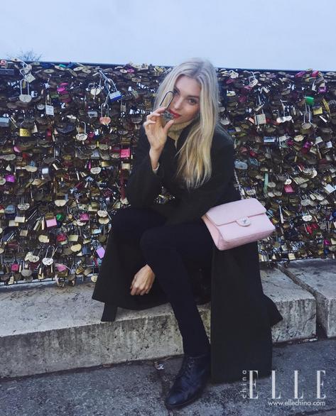 你爱在朋友圈晒包包和自拍,原来女明星也爱干这个,还更牛!