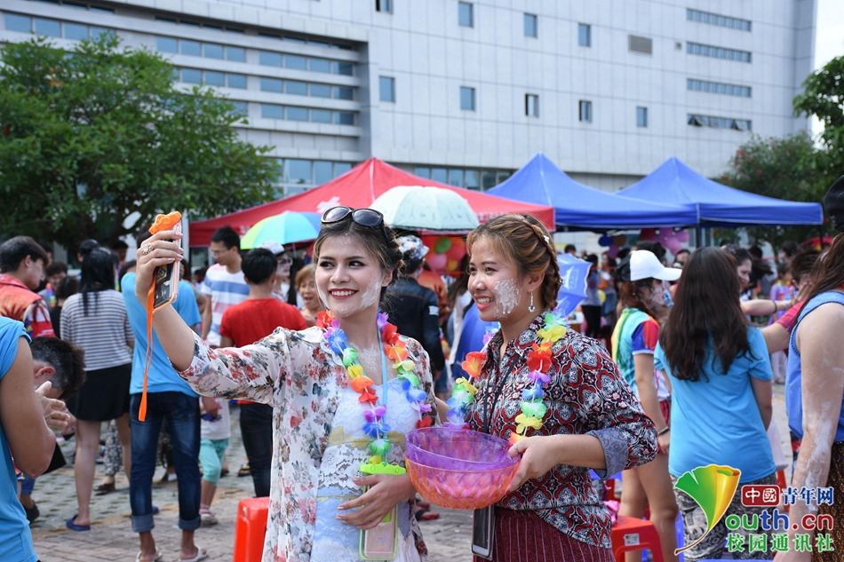 山大泰国留学生泼水节,沉浸式体验泰国的泼水节
