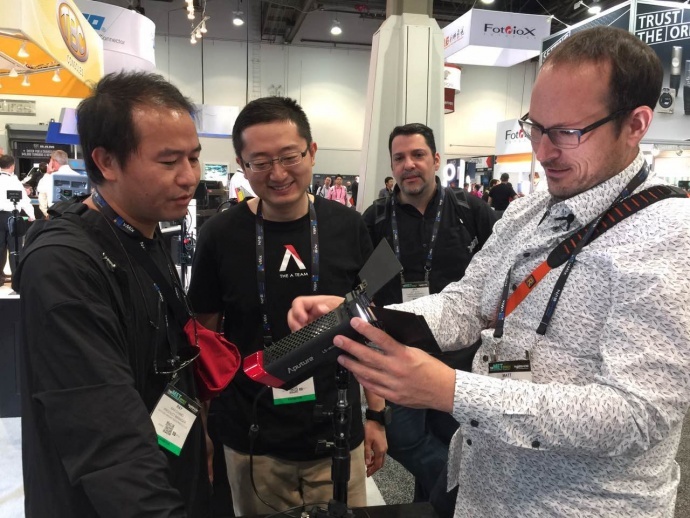 众媒体,各大媒体争相报道场面